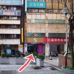 魔術方塊小班課程場地在光南與兆豐中間巷子